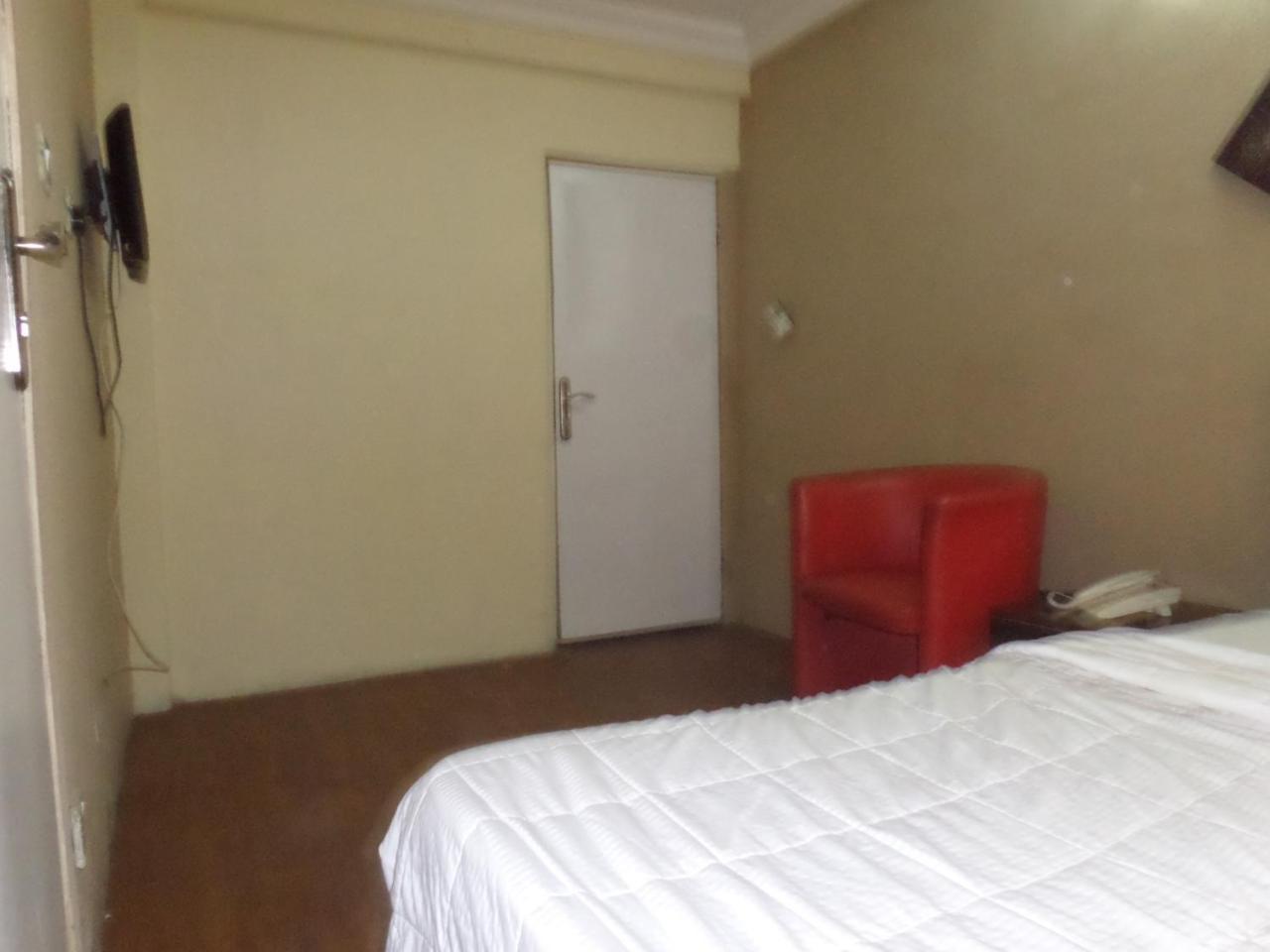 Ikeja Budget Hotel Buitenkant foto