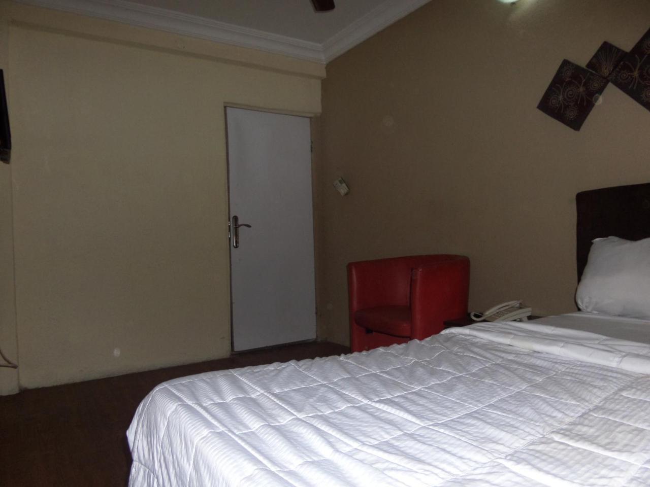 Ikeja Budget Hotel Buitenkant foto