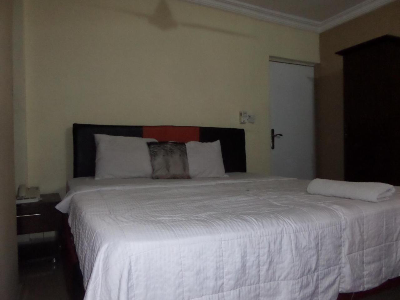 Ikeja Budget Hotel Buitenkant foto