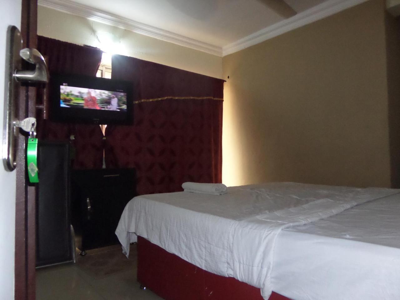 Ikeja Budget Hotel Buitenkant foto